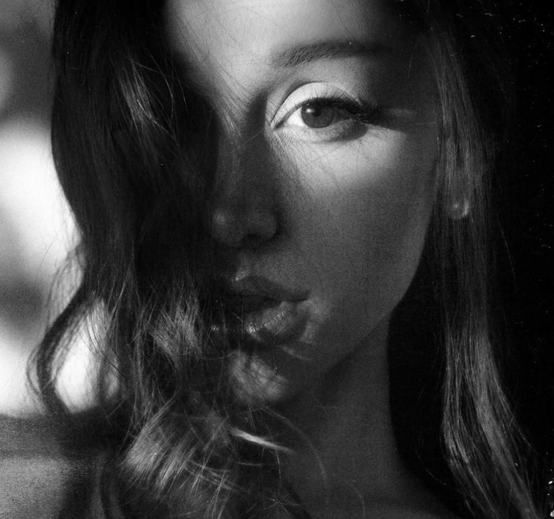 Ariana Grande lança single “hate that I made you love me”, primeiro single da era do álbum petal