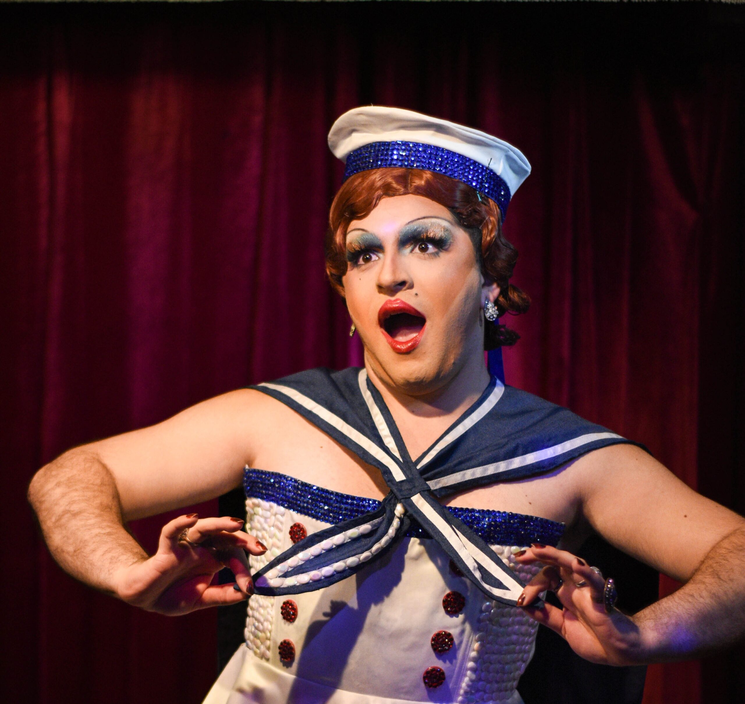 ImproDrag transforma Dia dos Namorades em noite de humor, improviso e arte drag em São Paulo