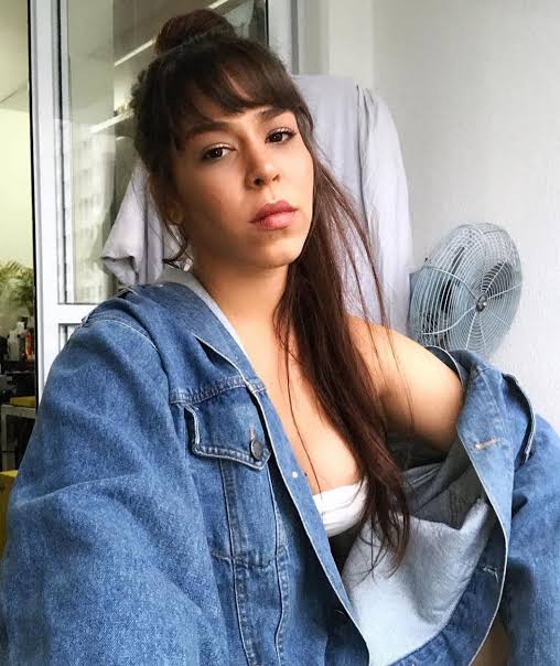Flora Matos movimenta as redes com críticas e supostas indiretas sobre lançamento pop e uso de IA