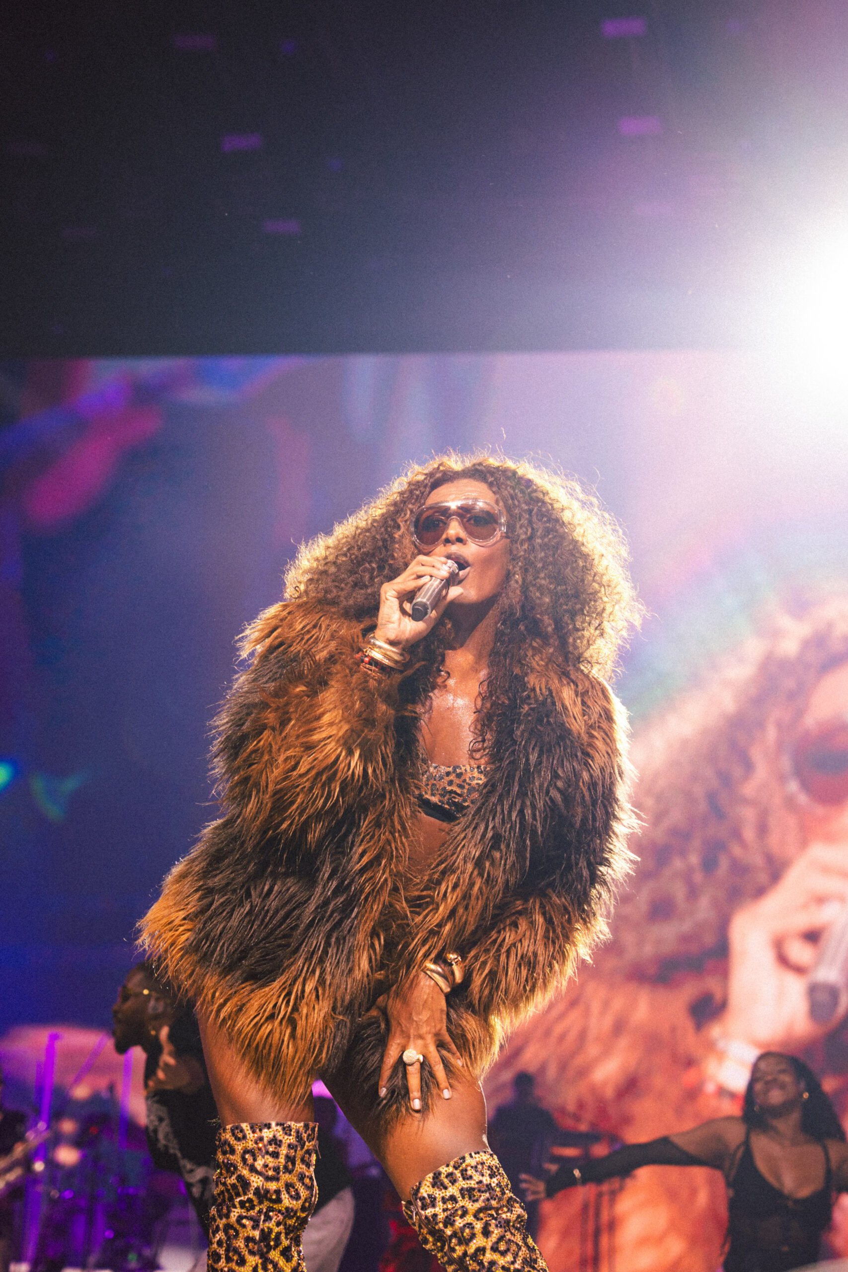 Liniker se despede da era CAJU com show grandioso na Farmasi Arena, no Rio de Janeiro
