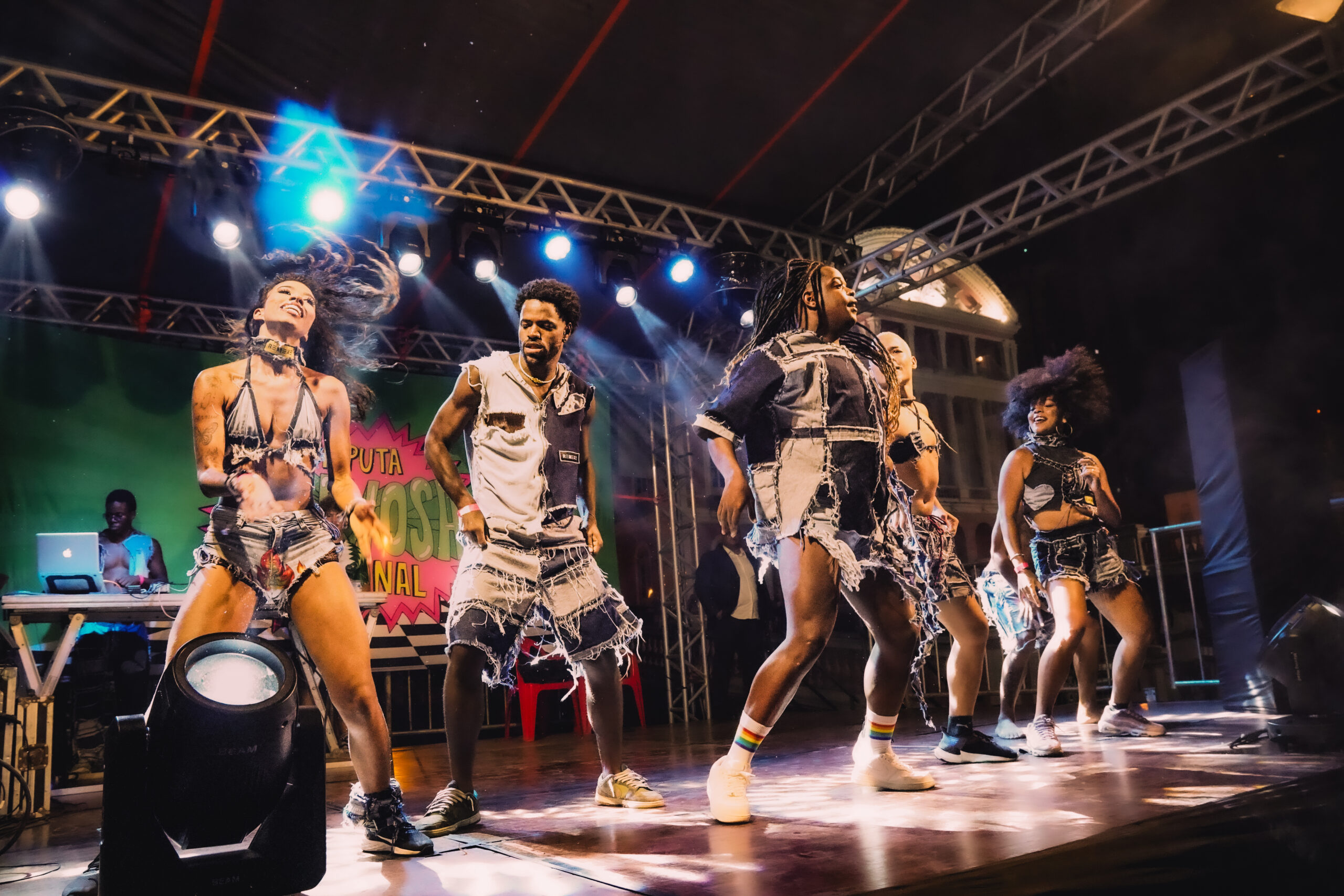 Favelinha na Estrada chega ao Sesc Pompeia com espetáculos e batalha de dança em São Paulo