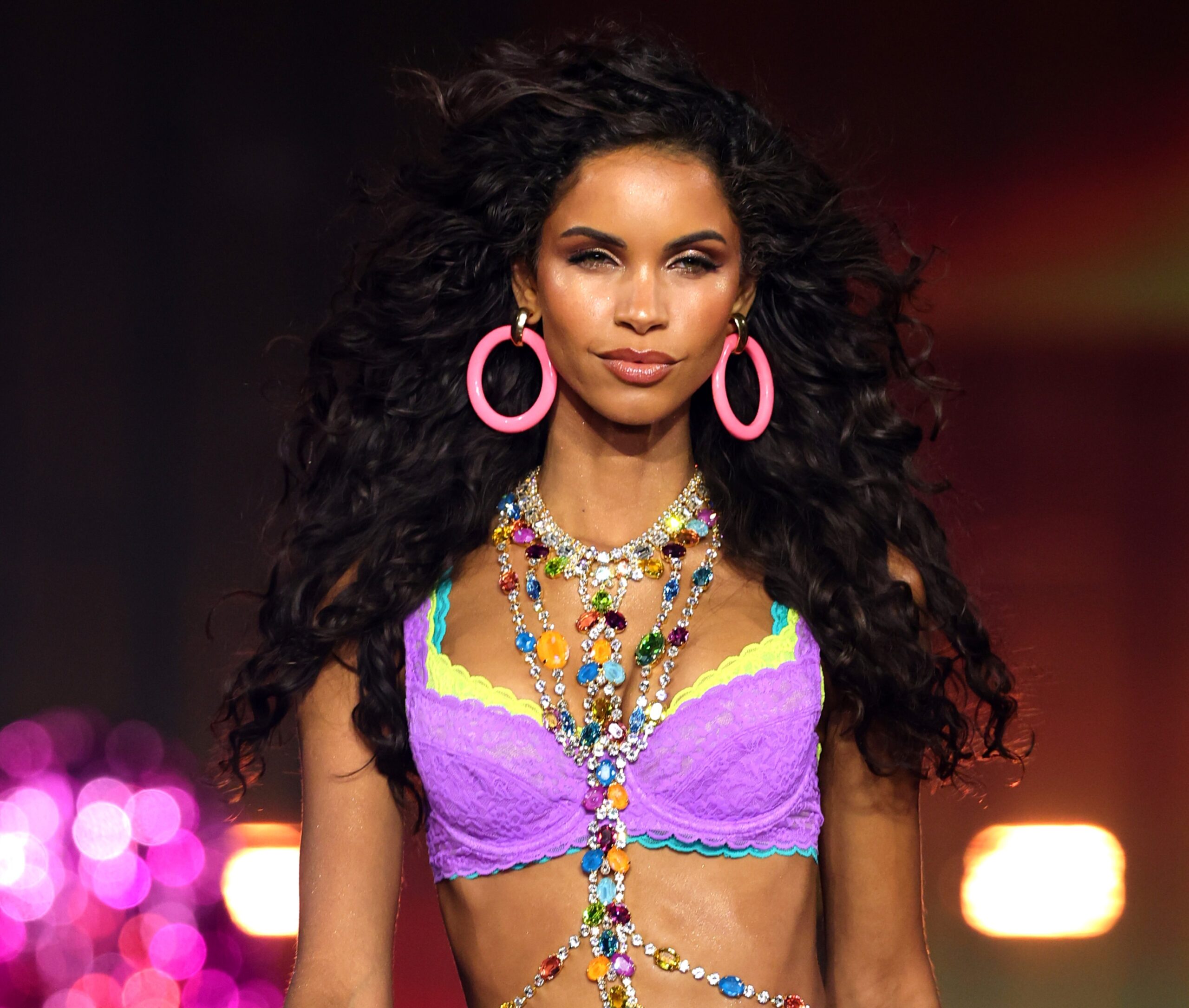 Daiane Sodré retorna à passarela da Victoria’s Secret e reforça seu espaço na moda internacional